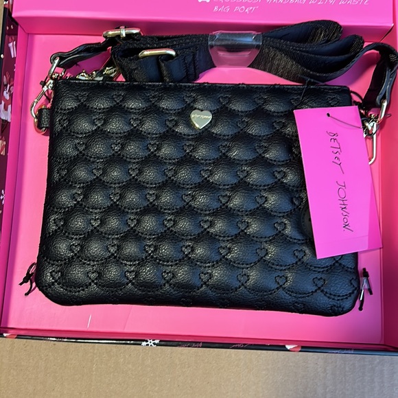 Betsey Johnson “The Pet Set” Black Crossbody Bag, Dog Tag & Keychain Pouch - Picture 7 of 16